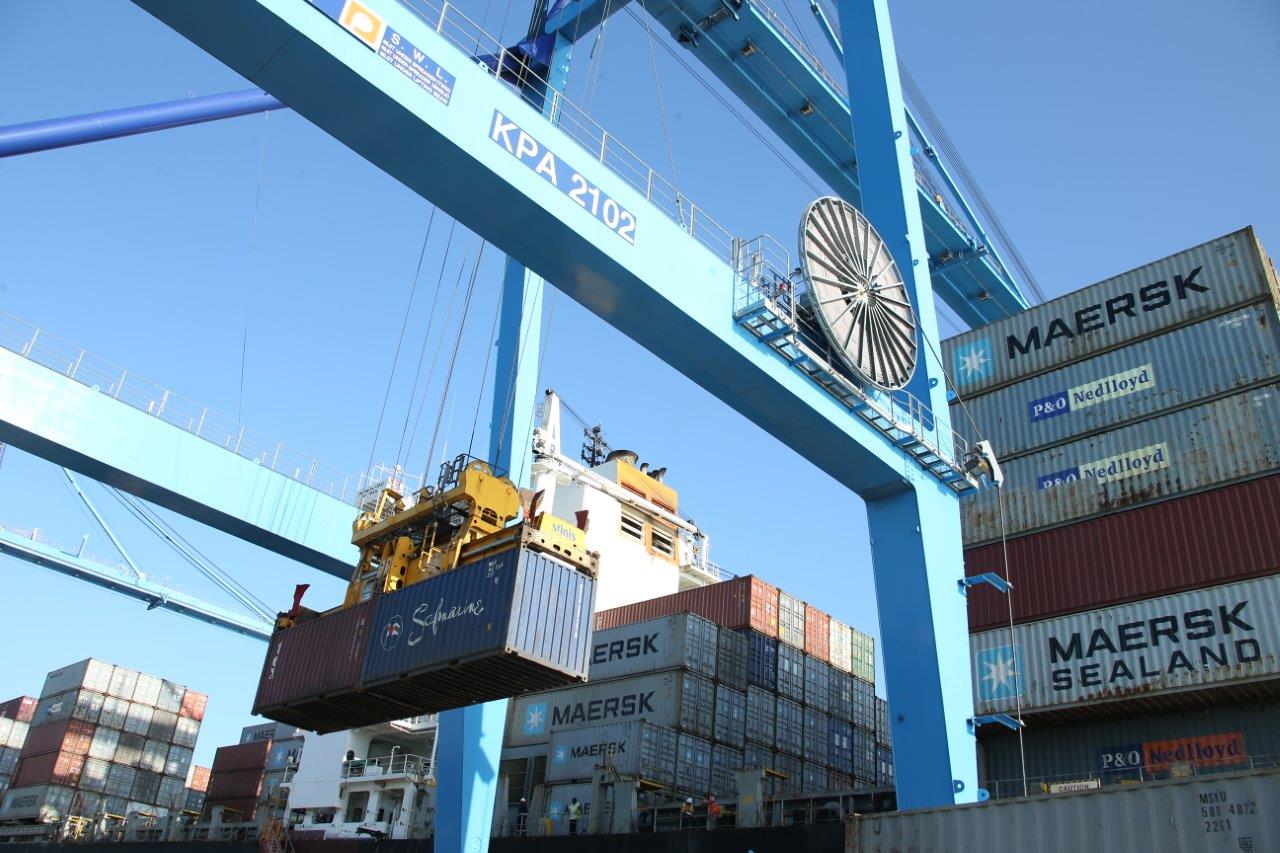 Loading of export containers at berth no. 21.jpg